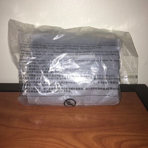 Micheal Kors clutch bag - Picture 6 of 8